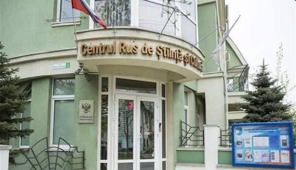 Paris Berlindəki "Rus Evi"ni casusluqda ittiham edir