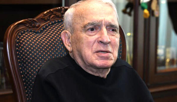 Şair Çingiz Əlioğlu vəfat edib