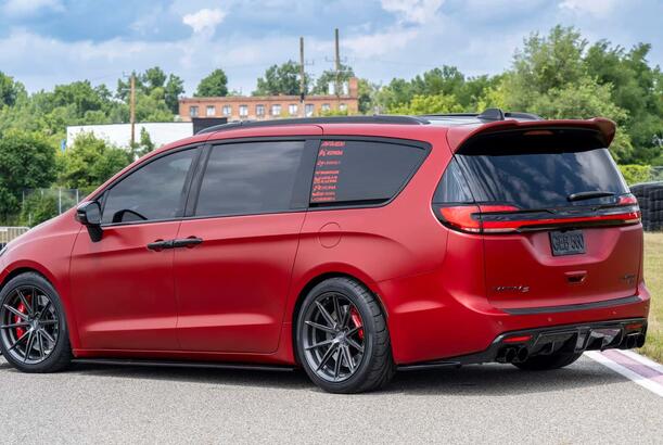 Bu iki Chrysler minivenini tanımayacaqsınız..?