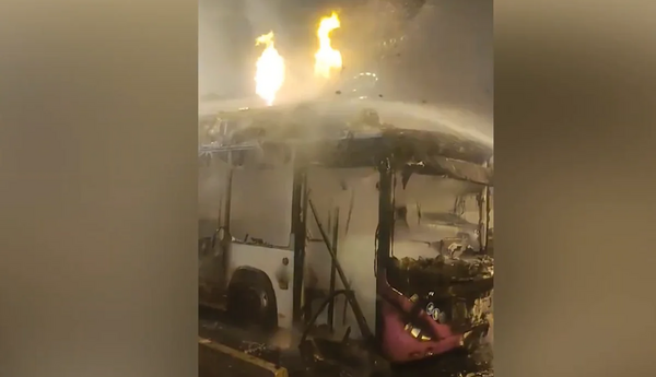 Bakıda avtobus yanıb - FHN məlumat yaydı