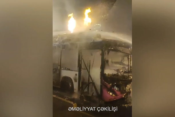 Bakıda avtobus yanıb - FHN məlumat yaydı