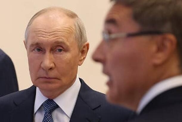 Putin hava köpüyünü üfürür...