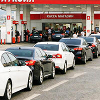 Rusiyada avtomobillər kütləvi şəkildə dayanır...