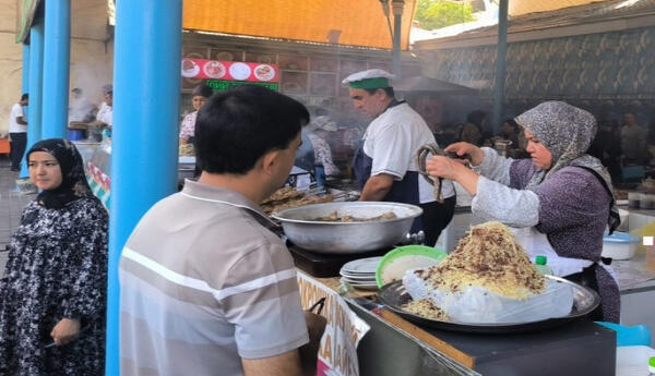 Media nümayəndələrimiz Daşkənddə məşhur Çorsu bazarında olublar