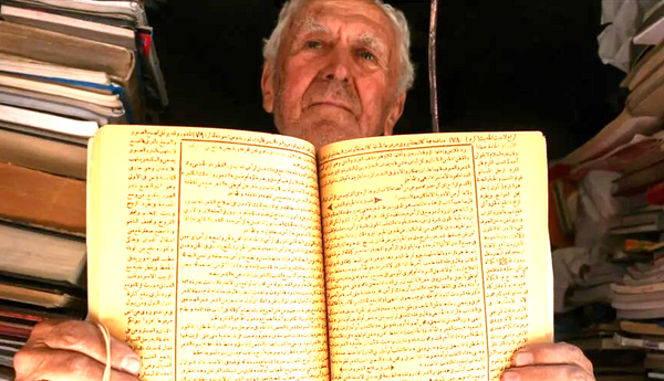 Hələbdən olan kitab satıcısı bir milyon nadir kitabın arxivini toplayıb