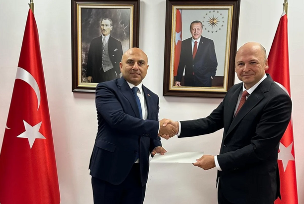 Azərbaycan səfiri etimadnaməsinin surətini Türkiyə XİN-in rəsmisinə təqdim edib