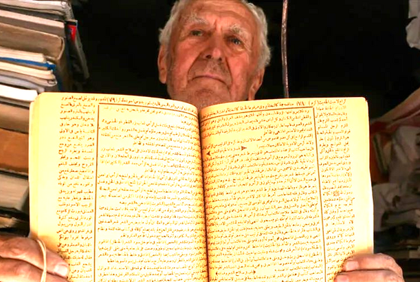 Hələbdən olan kitab satıcısı bir milyon nadir kitabın arxivini toplayıb