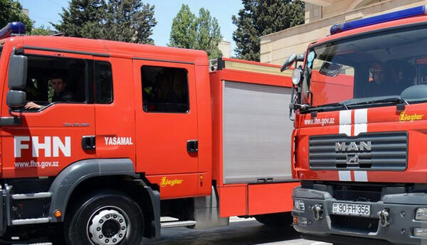 Kürdəxanıda yol kənarında tikinti materialları yanıb