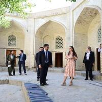 Leyla Əliyeva ilk Buxara Biennalesinin əsərləri ilə tanış olub