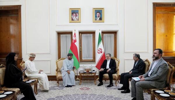 İran və Oman Hörmüz boğazında müvəqqəti dəhliz məsələsini müzakirə edib