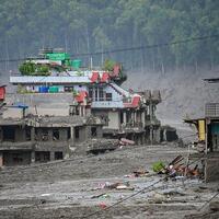 Nepalda daşqınlardan sonra iki rusiyalı xilas edilib...