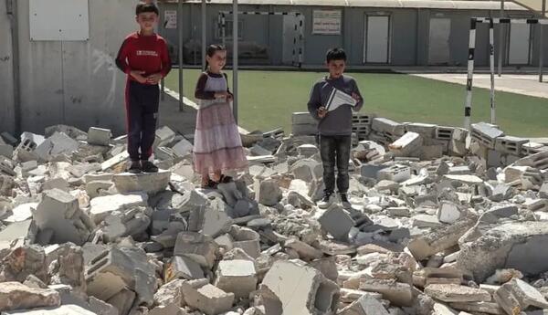 Fələstinli uşaqlar məktəbə qayıdır, lakin məktəblərin sökülməsi təhlükəsi ilə üz-üzədir