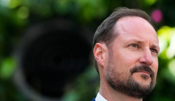 Norveçin yeni kralı Haakon VIII taxta çıxıb