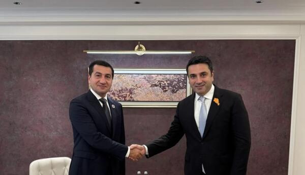 Bişkekdə Hikmət Hacıyev Alen Simonyanla görüşüb