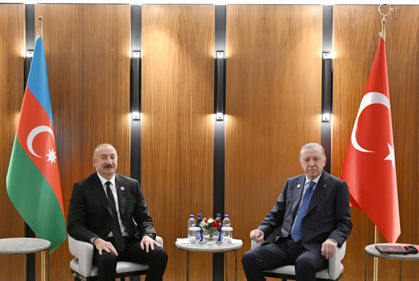 Prezident İlham Əliyevin Bişkekdə Türkiyə Prezidenti Rəcəb Tayyib Ərdoğanla görüşü olub - YENİLƏNİR