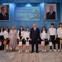 Zakir Fərəcov yüksək bal toplayan məzunlarla görüşüb