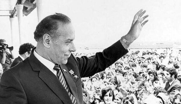 "Heydər Əliyevin Naxçıvanda başlayan böyük siyasəti Azərbaycanın gələcəyini müəyyənləşdirdi" <span class="red">- MİLLƏT VƏKİLİ </span>
