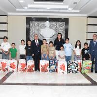 Qaradağ rayonunda şəhid və qazi ailələrinin övladlarına yeni dərs ili ilə əlaqədar hədiyyələr təqdim olunub