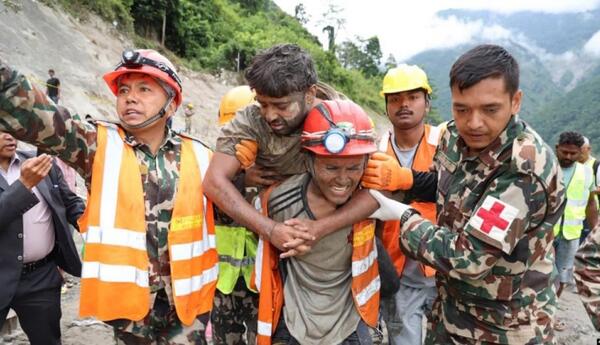 Nepalda su basmış tuneldən iki nəfər xilas edilib