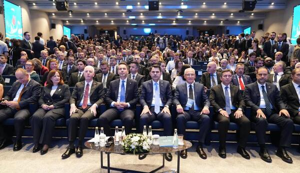 Azərbaycan nümayəndə heyəti "İstanbul İqlim Maliyyəsi Sammiti"ndə iştirak edib