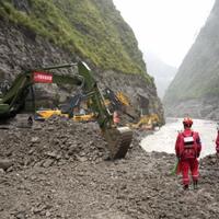 Tibetdə torpaq sürüşməsində ölənlərin sayı 43 nəfərə çatıb...
