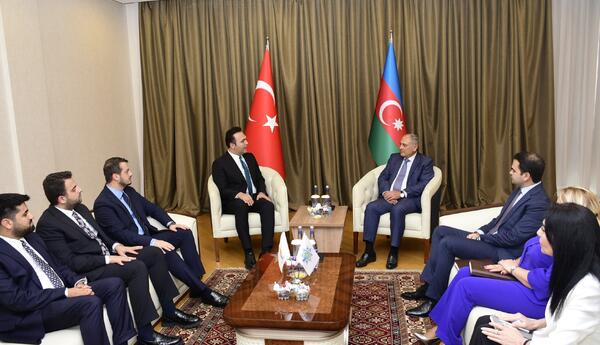 YAP Sədrinin müavini Tahir Budaqov AK Parti Gənclik Qollarının nümayəndə heyətini qəbul edib