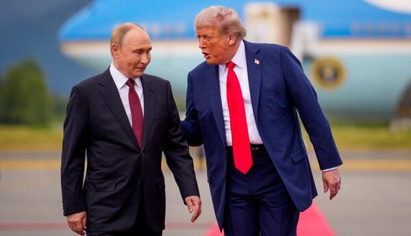 Putin və Tramp bir saat telefon danışığı aparıb