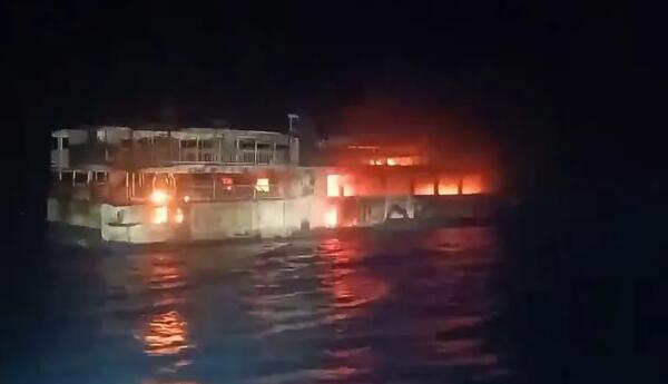 Filippində bərədə yanğın: 5 ölü, onlarla insan itkin düşüb