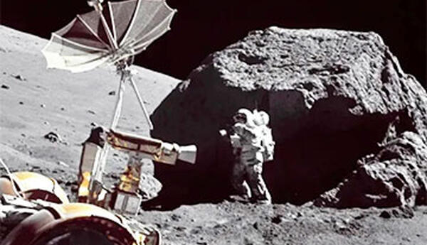 Alimlər: Ayda yadplanetli texnologiyası var...