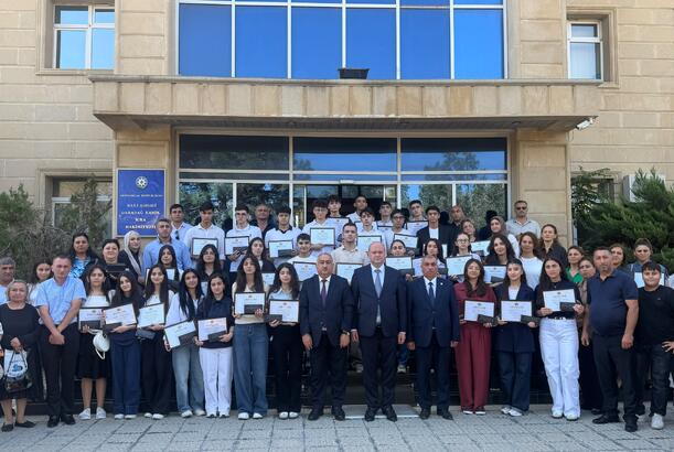 Qaradağ rayonunda 600-dən yüksək bal toplayan 48 abituriyentlə görüş keçirilib