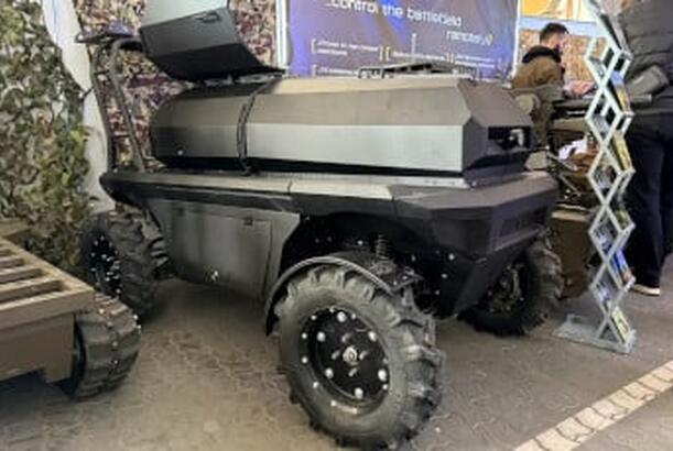 Zirehli MAUL robotları cəbhə xəttində işləyir...