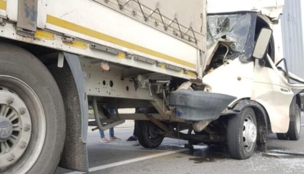 Yevlaxda iki yük maşını toqquşub