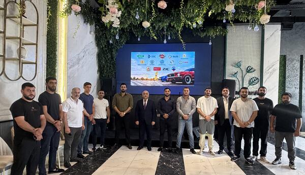 “Azərbaycan Drag Race 2026” üzrə peşəkar avtomobil yarışının finalçıları ilə brifinq keçirilib