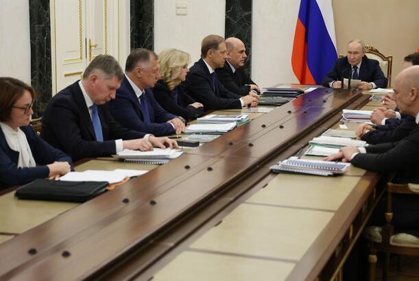 Putin Rusiya iqtisadiyyatının necə çiçəkləndiyini danışıb və ya…