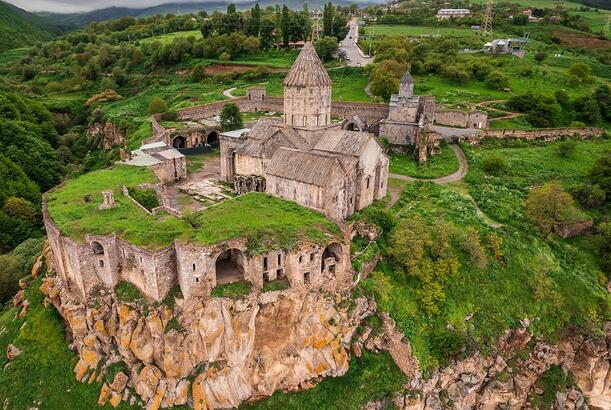 Qafqaz Albaniyasında tarixi-memarlıq irsi -TARİXÇİ DANIŞDI