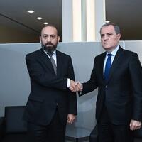 Байрамов и Мирзоян обсудили разблокировку коммуникаций между двумя странами