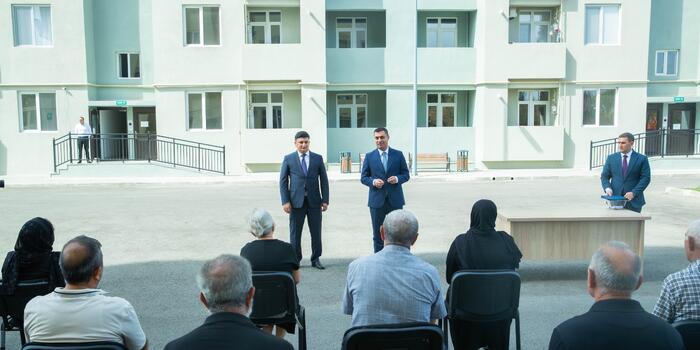 Şəhid ailələri və müharibə ilə əlaqədar əlilliyi olan şəxslərə daha 50 mənzil verildi - FOTOLAR