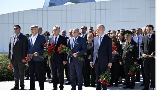 Yeni Azərbaycan Partiyasının nümayəndələri Zəfər parkını ziyarət ediblər