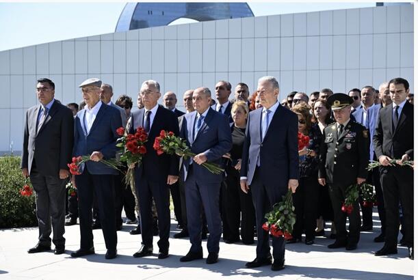 Yeni Azərbaycan Partiyasının nümayəndələri Zəfər parkını ziyarət ediblər