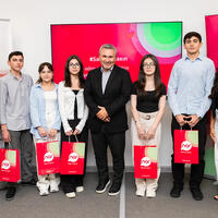 “Nar” ilin ən yüksək nəticə göstərən abituriyentlərini mükafatlandırdı <span class="red"> - FOTOLAR</span>