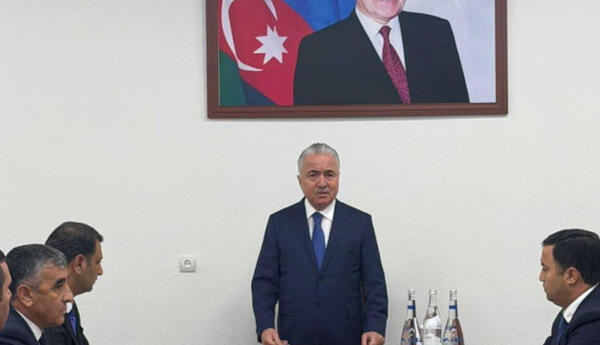 Gədəbəy Rayon İcra Hakimiyyətinin başçısı kollektivə təqdim olunub