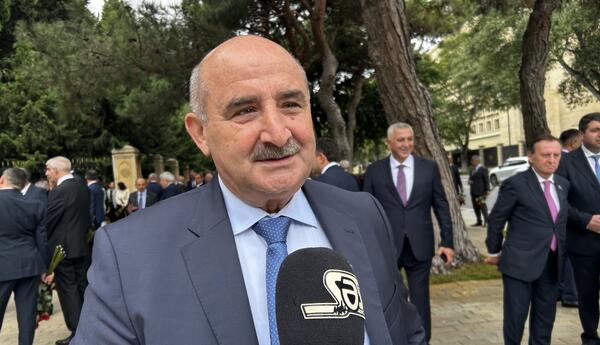 “44 günlük müharibə xalqın uzun illər gözlədiyi arzuların gerçəkləşməsinin başlanğıcı oldu” <span class="red">- Çingiz Qənizadə</span>