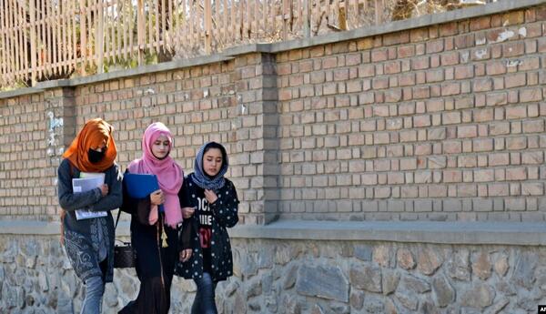 Pakistan tibb təhsili alan əfqan tələbələri ölkədən çıxarır..?
