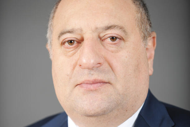 Partiyamızın VIII qurultayı v qarşıda dayanan vəzifələr