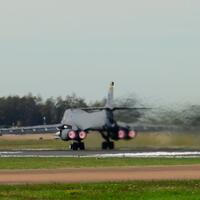 ABŞ bombardmançıları Böyük Britaniya aviabazasını tərk edir
