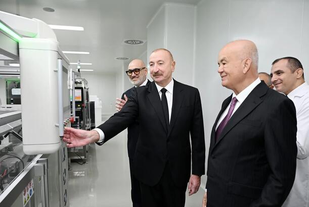 İlham Əliyev Pirallahı Sənaye Parkında dərman istehsalı müəssisəsinin açılışında iştirak edib - FOTOLAR