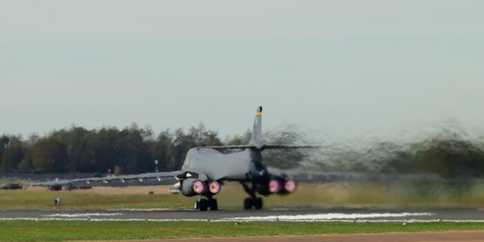 ABŞ bombardmançıları Böyük Britaniya aviabazasını tərk edir