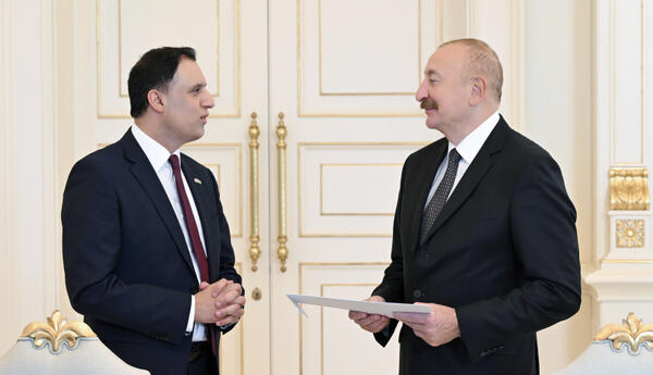 Prezident İlham Əliyev Böyük Britaniyanın ticarət üzrə dövlət nazirini qəbul edib <span class="red"> YENİLƏNƏCƏK</span>