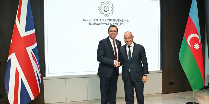Mikayıl Cabbarov Britaniyalı nazirlə görüşüb