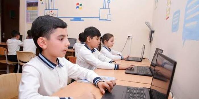"Rəqəmsal texnologiyaların həyatımızın bütün sahələrinə sürətlə daxil olması təhsil sisteminə də ciddi təsir göstərir" - TƏHSİL EKSPERTİ